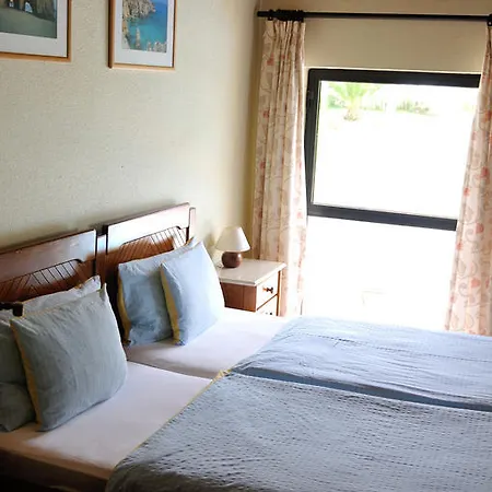 Guest house Residencia Agua De Madeiros