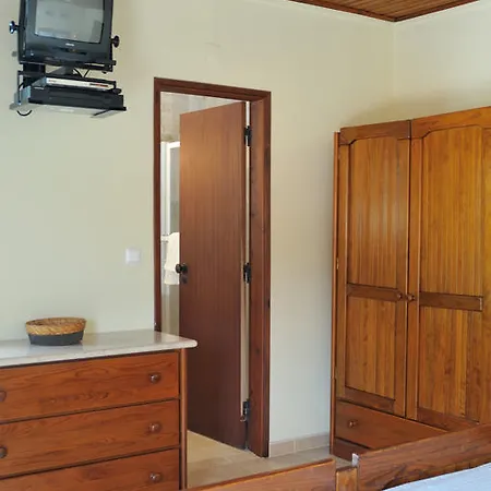 Guest house Residencia Agua De Madeiros 2*