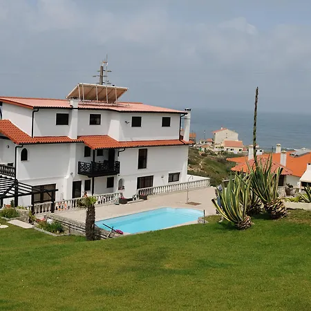 Guest house Residencia Agua De Madeiros 2*